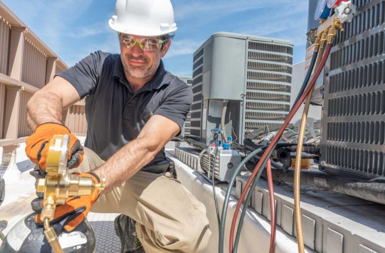 hvac-tech-working-on-roof-768×504-1 hvac-tech-working-on-roof-768×504-1