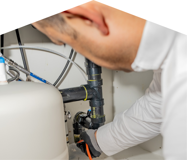 A 669 plumbing specialist uses a hydro jet to clear a clogged drain.